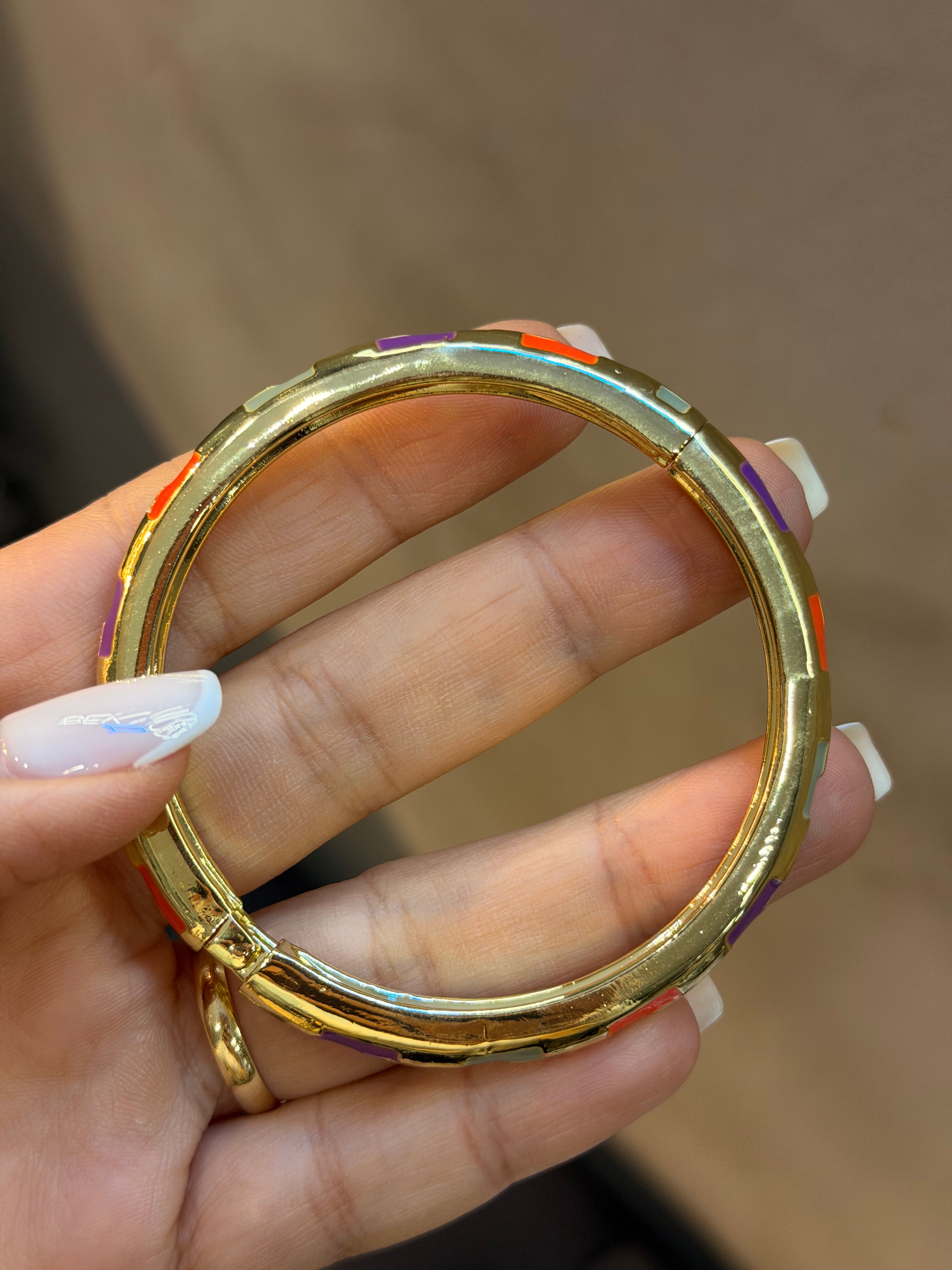 Renkli Detaylı Kelepçe Bileklik Ürün ikincil görseli