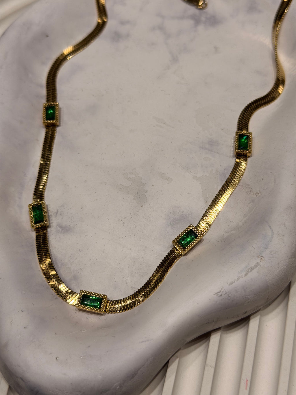 Yeşil Taş Detaylı Tasarım Kolye