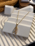 Yaprak Model Taşlı Kolye Gold