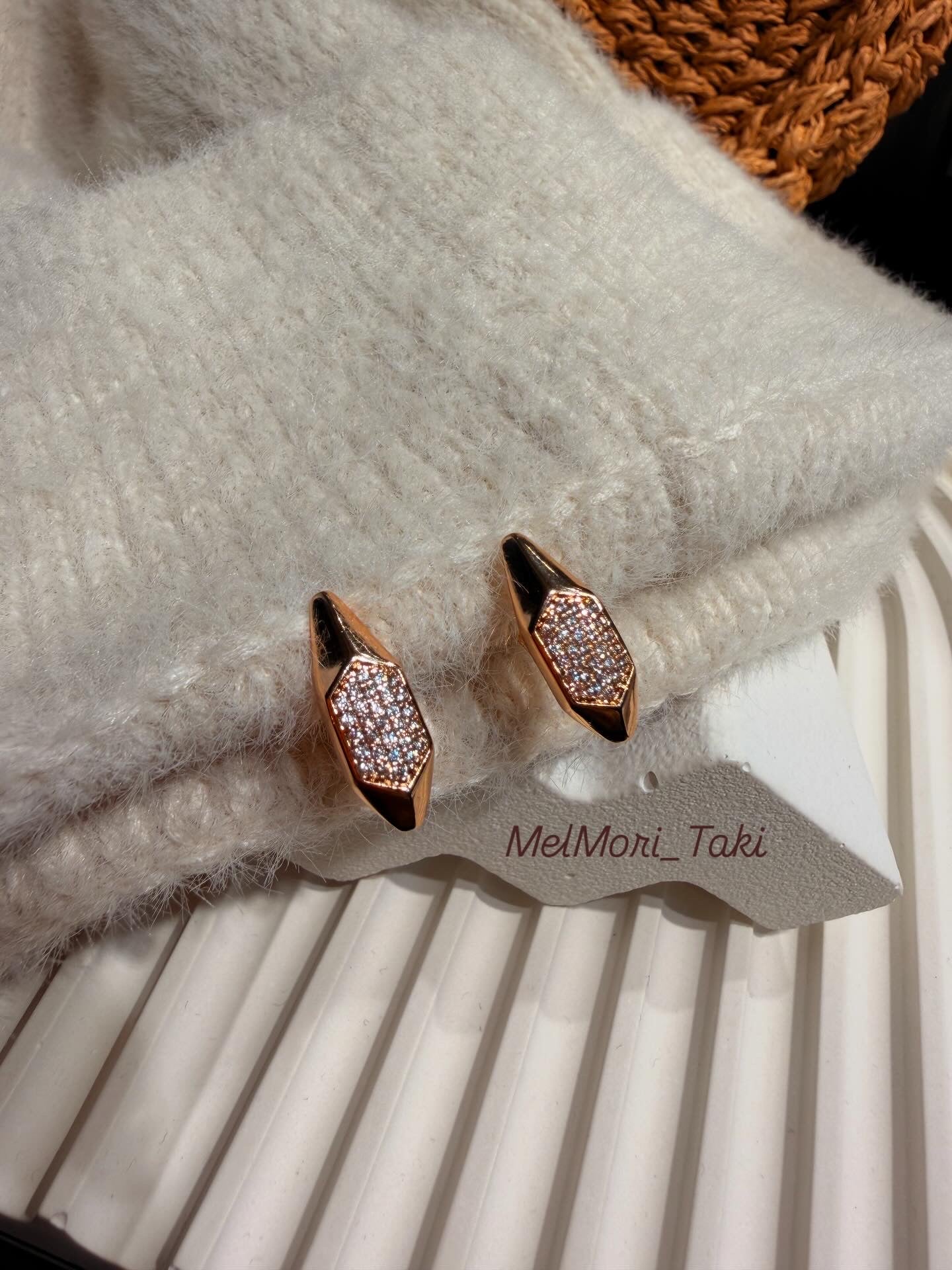 Xuping Vıntage Modern Taşlı Model Küpe Ürün ana görseli