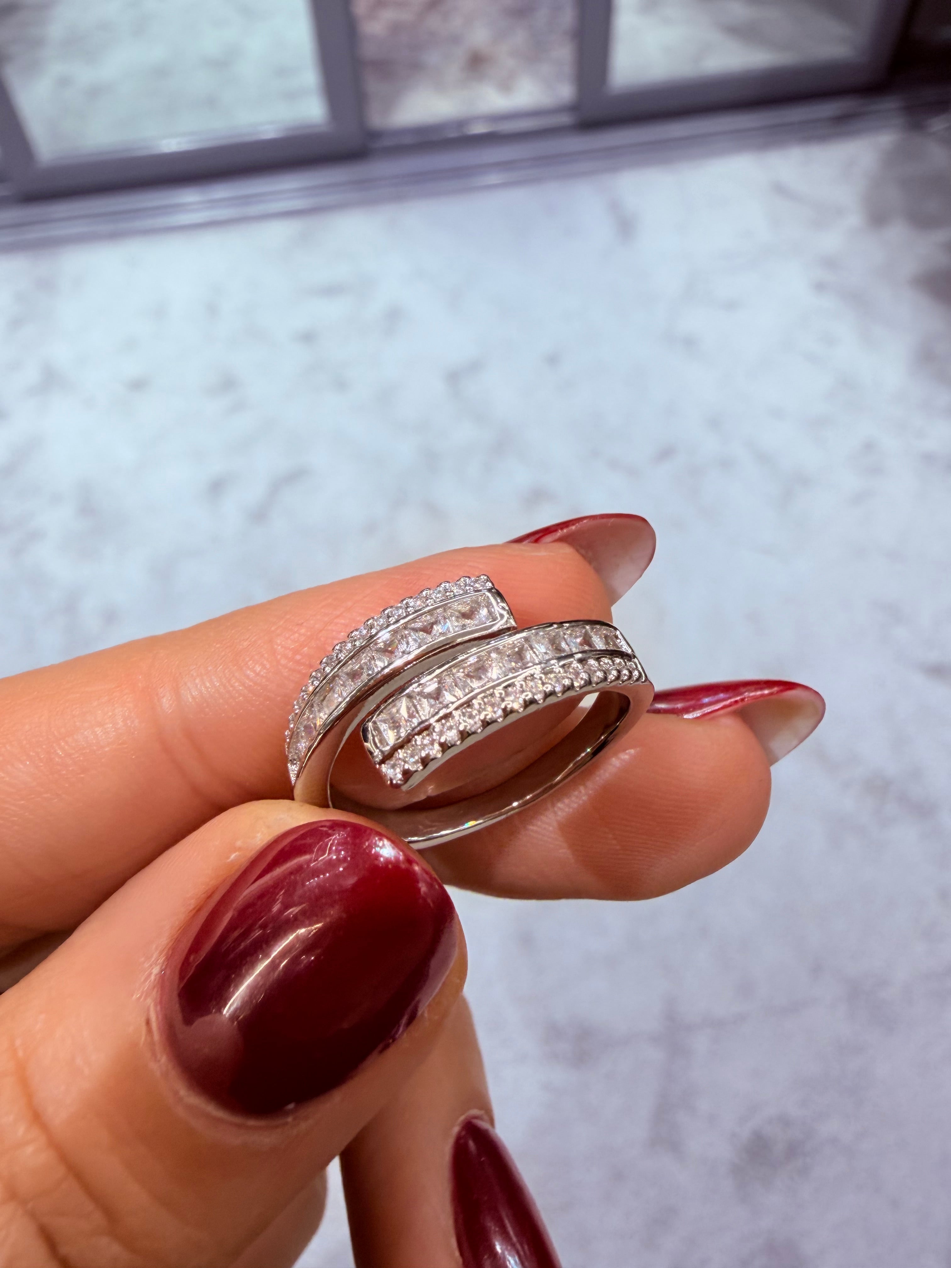 Modern Pırlanta Taş Detaylı Ayarlanabilir Yüzük