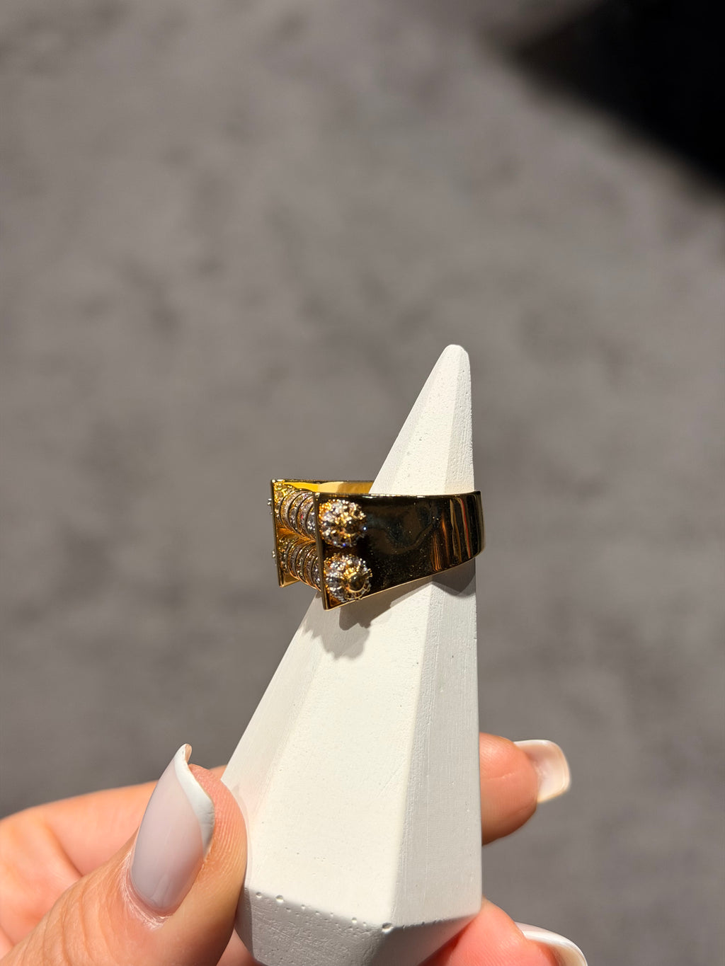 Tasarım İkonik Parça Yüzük