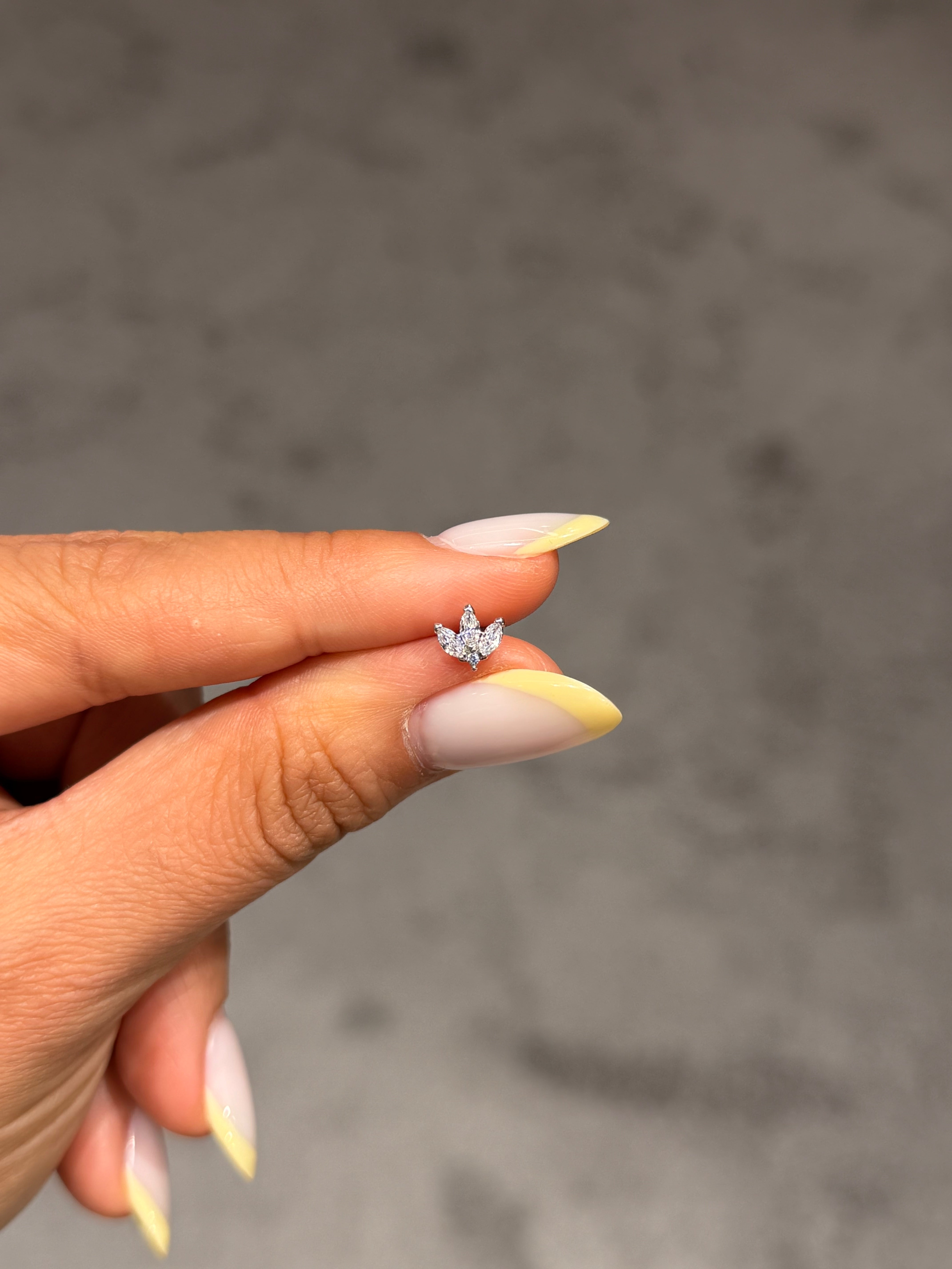 Pırlanta Lotus Çiçeği Model Cerrahi Piercing Silver Ürün ana görseli