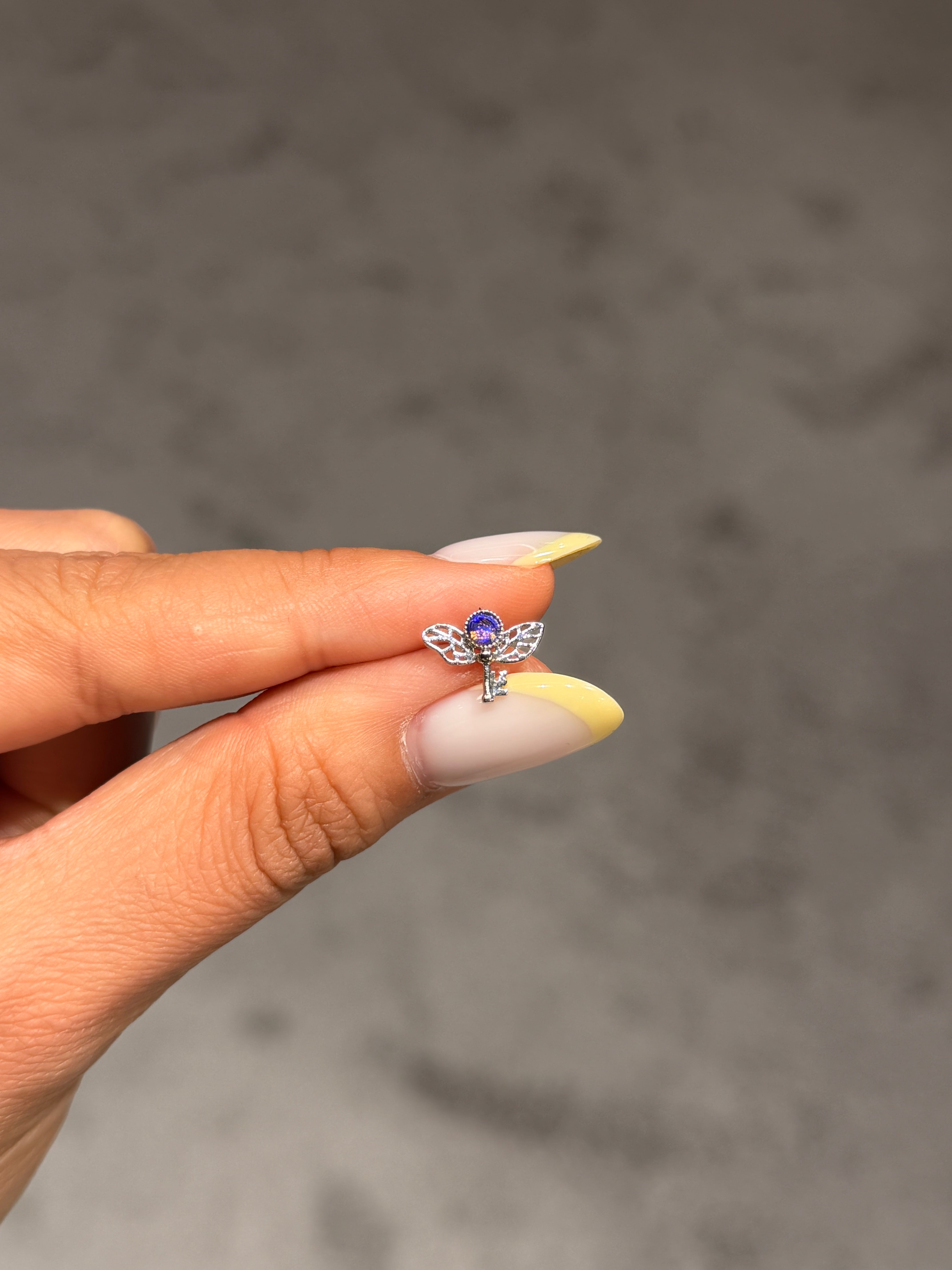 Ametist Taşlı Uçan Anahtar Cerrahi Piercing Silver Ürün ana görseli